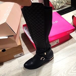 Shoedazzle annabeth quilted flat boot in black